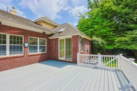 14 Belvedere Court North Hills NY 11030
