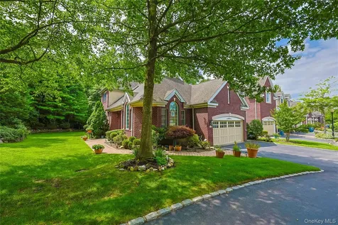 14 Belvedere Court North Hills NY 11030