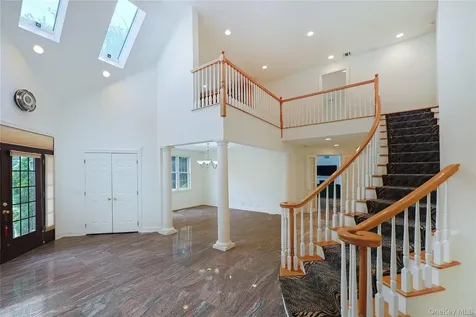 14 Belvedere Court North Hills NY 11030