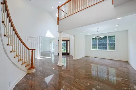 14 Belvedere Court North Hills NY 11030