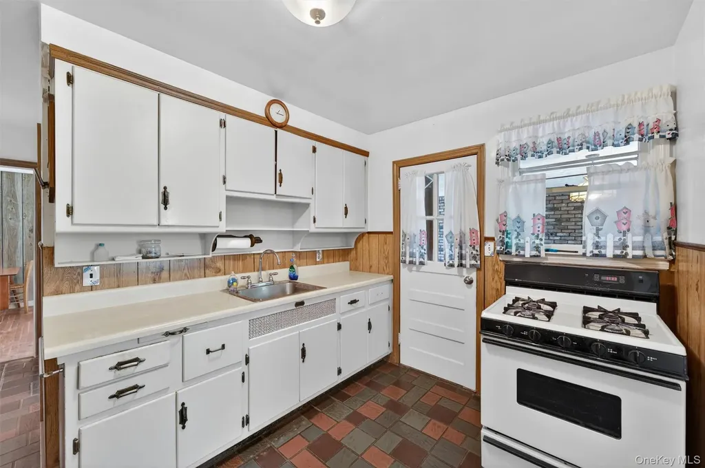 149 W Washington Avenue Pearl River NY 10965
