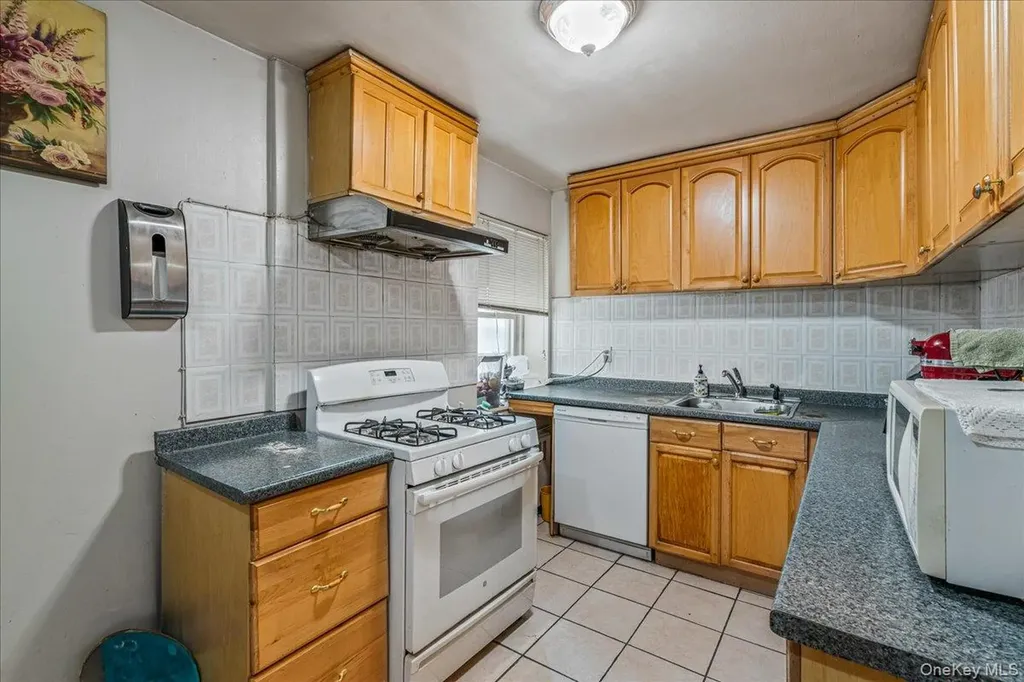 144-55 Melbourne Avenue Flushing NY 11367
