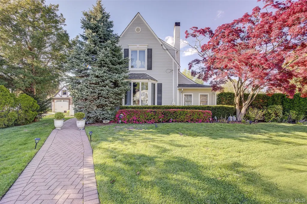63 Buckingham Place Lynbrook NY 11563