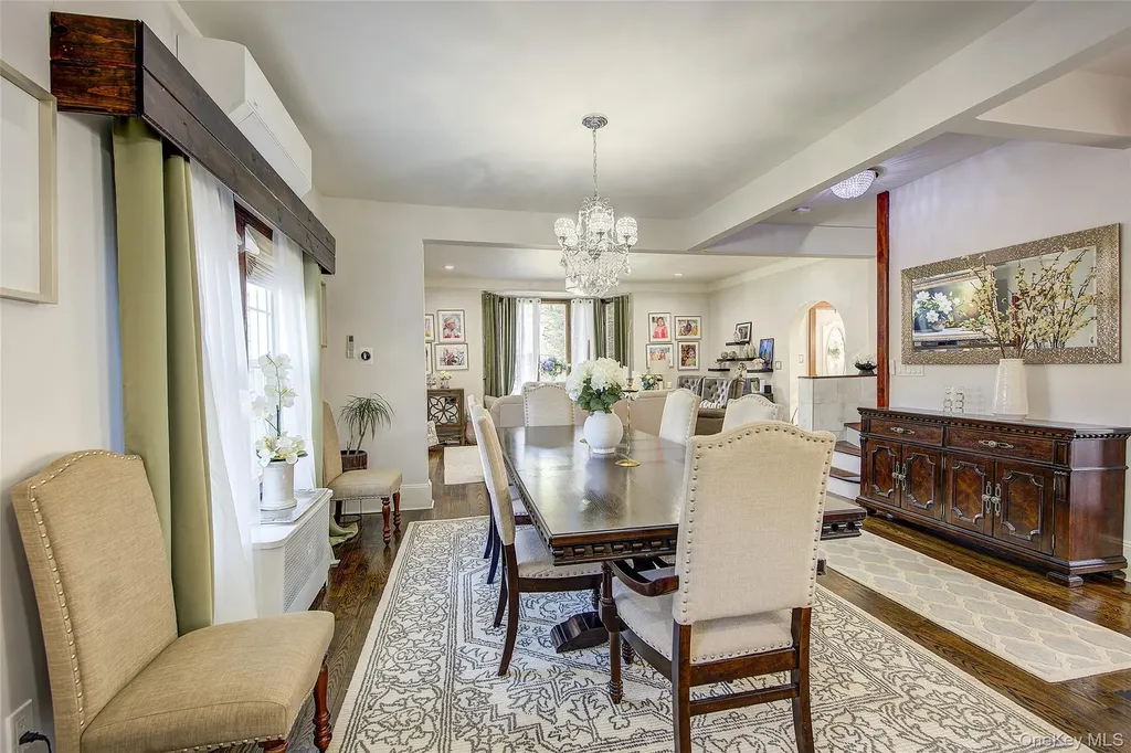 63 Buckingham Place Lynbrook NY 11563