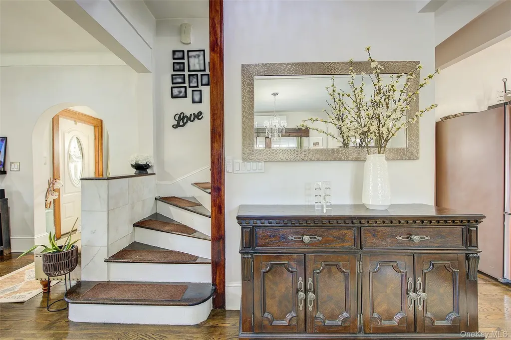 63 Buckingham Place Lynbrook NY 11563