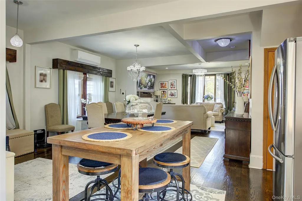 63 Buckingham Place Lynbrook NY 11563