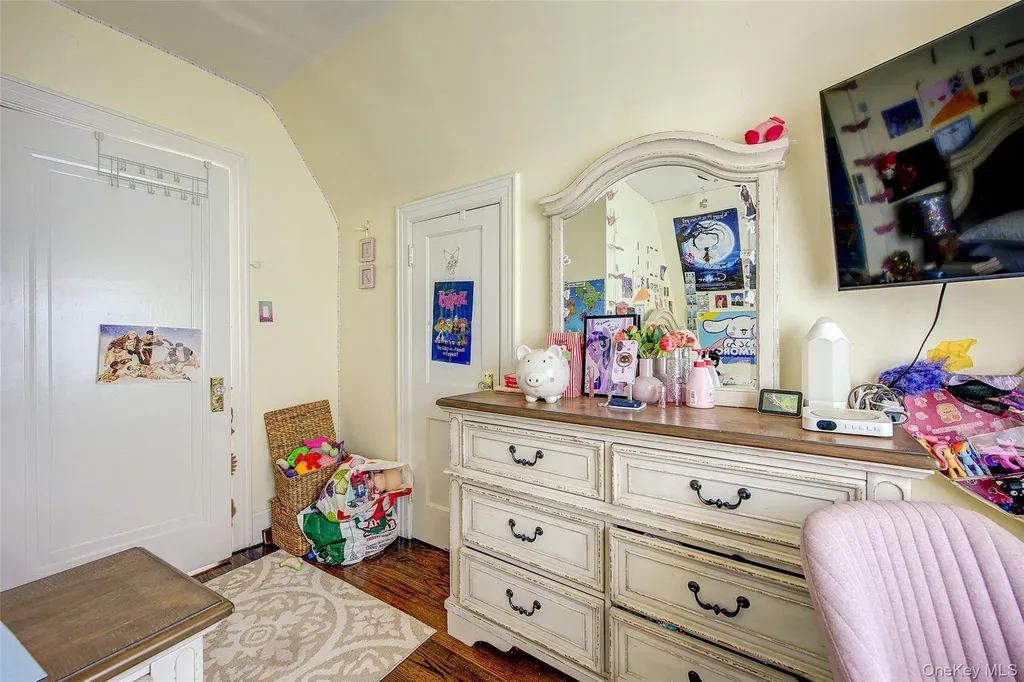 63 Buckingham Place Lynbrook NY 11563