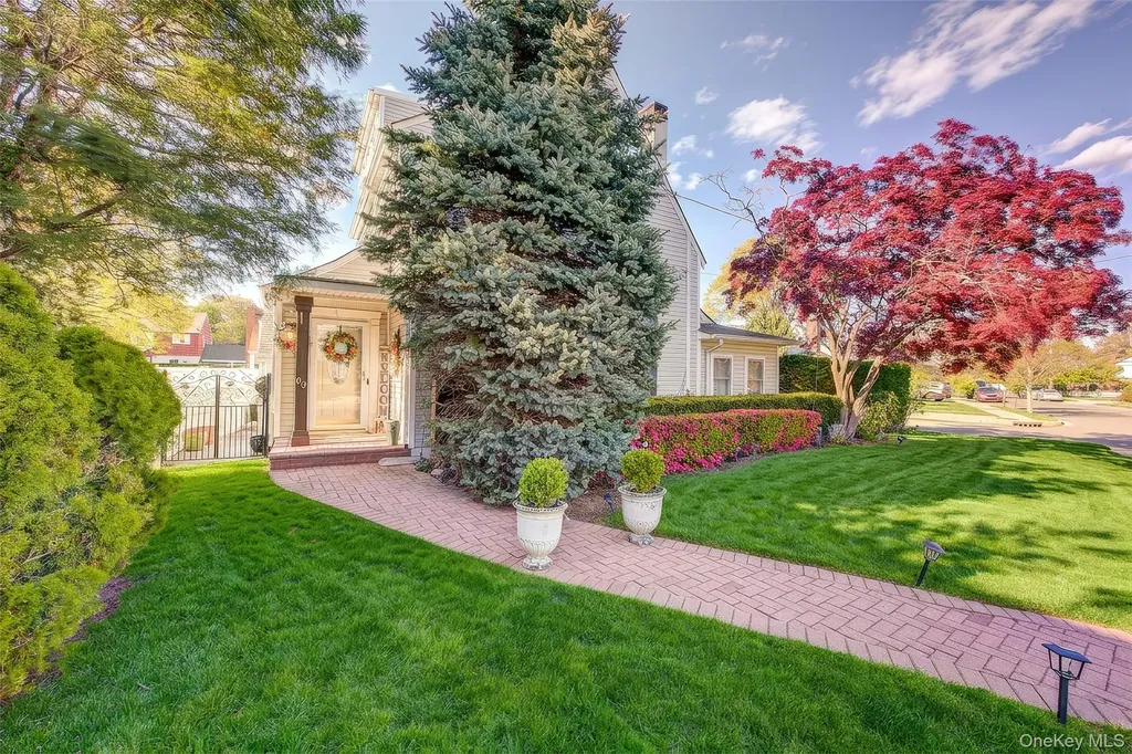 63 Buckingham Place Lynbrook NY 11563