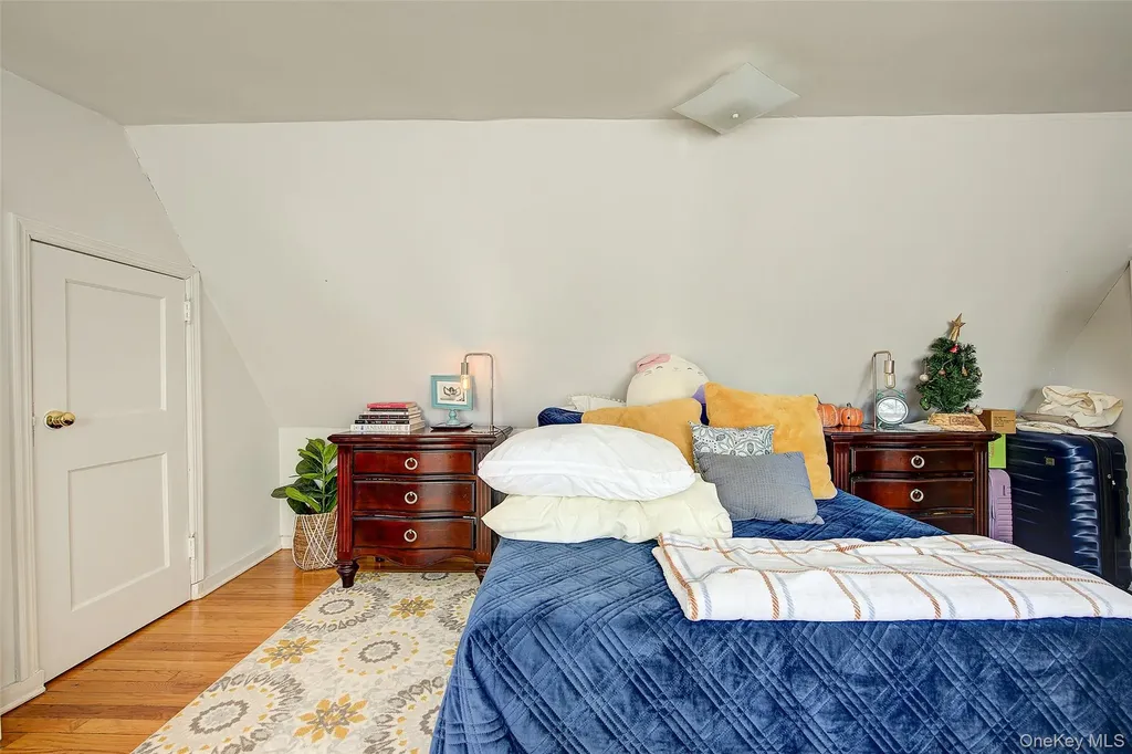 63 Buckingham Place Lynbrook NY 11563