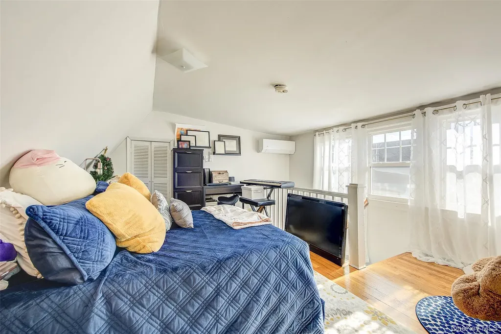 63 Buckingham Place Lynbrook NY 11563