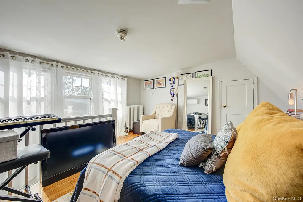 63 Buckingham Place Lynbrook NY 11563