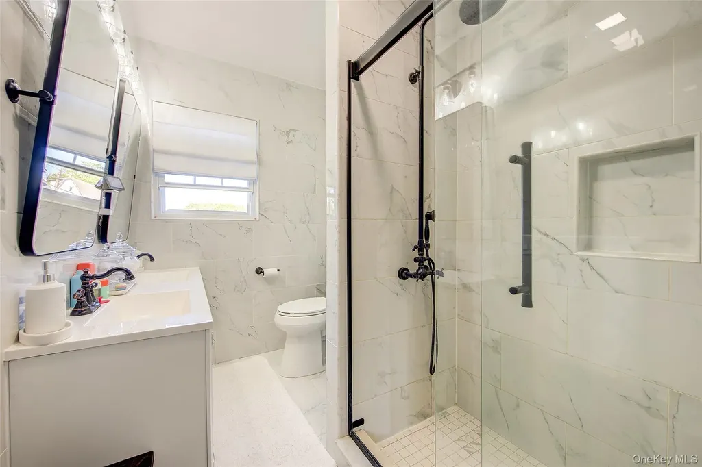 63 Buckingham Place Lynbrook NY 11563