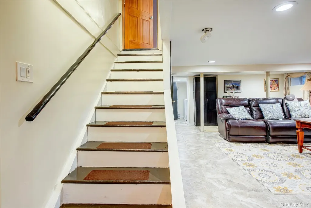 63 Buckingham Place Lynbrook NY 11563