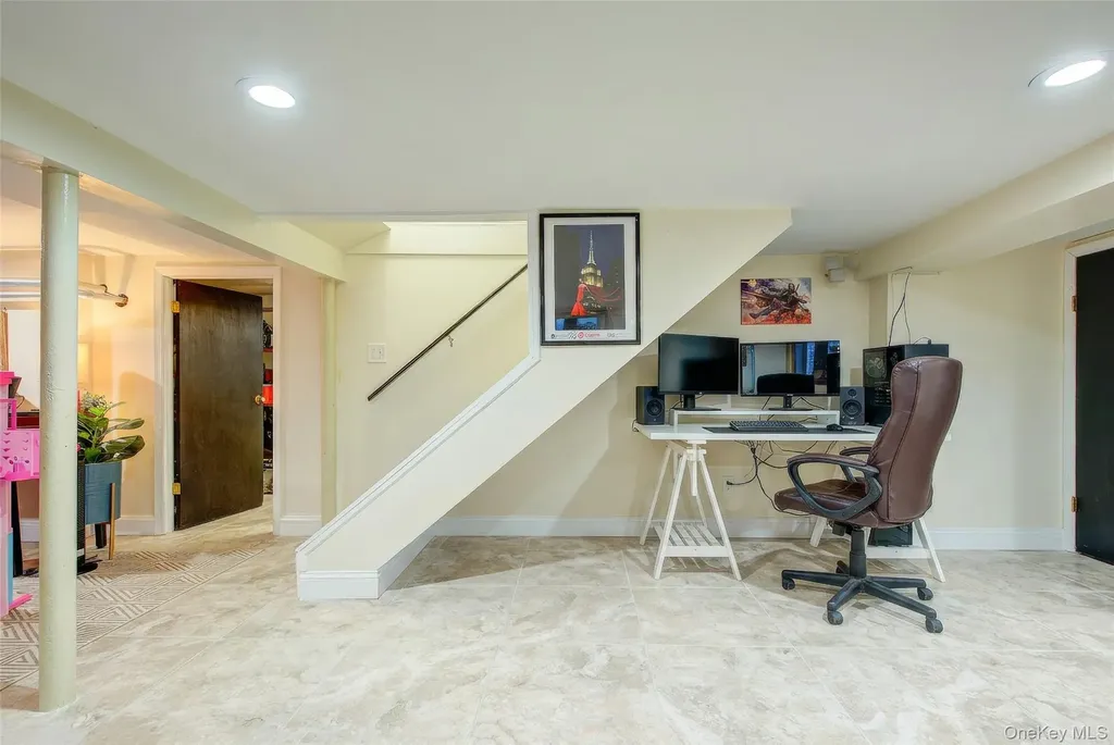 63 Buckingham Place Lynbrook NY 11563