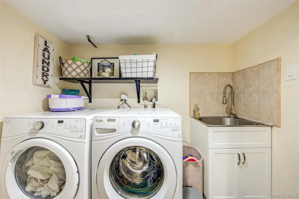 63 Buckingham Place Lynbrook NY 11563