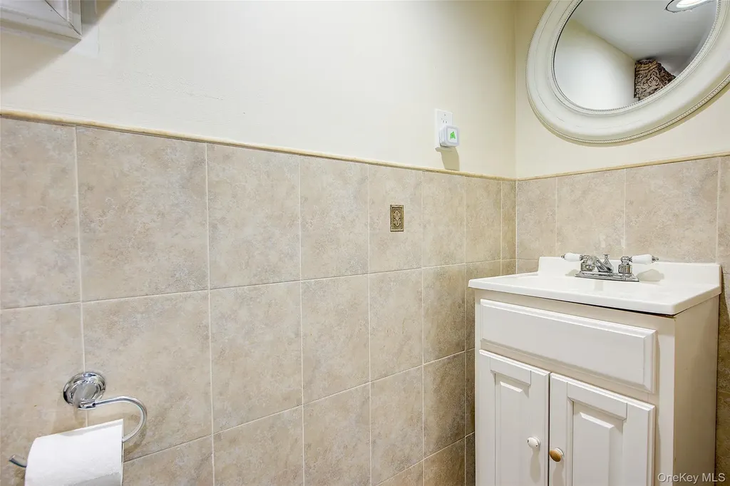 63 Buckingham Place Lynbrook NY 11563