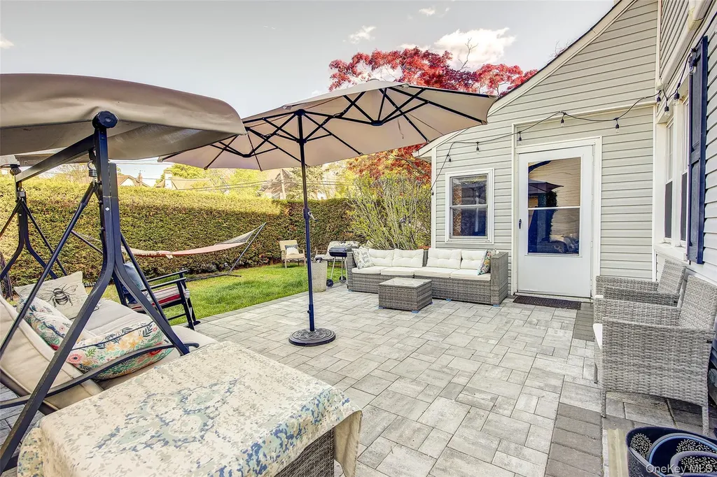 63 Buckingham Place Lynbrook NY 11563