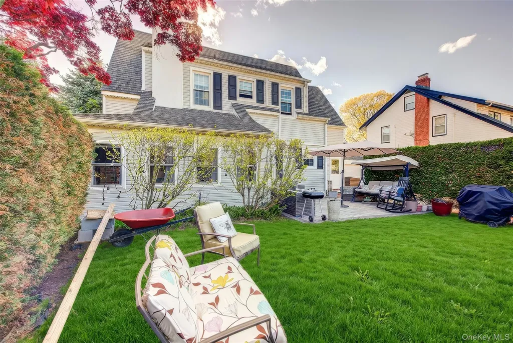 63 Buckingham Place Lynbrook NY 11563