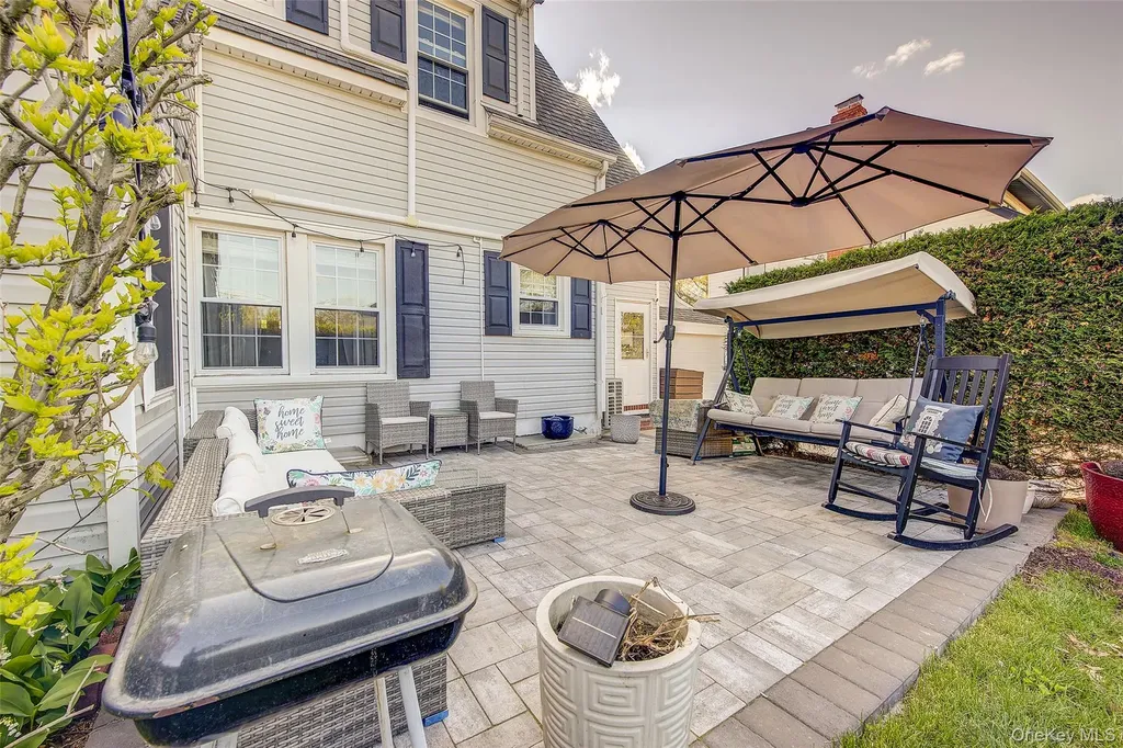 63 Buckingham Place Lynbrook NY 11563