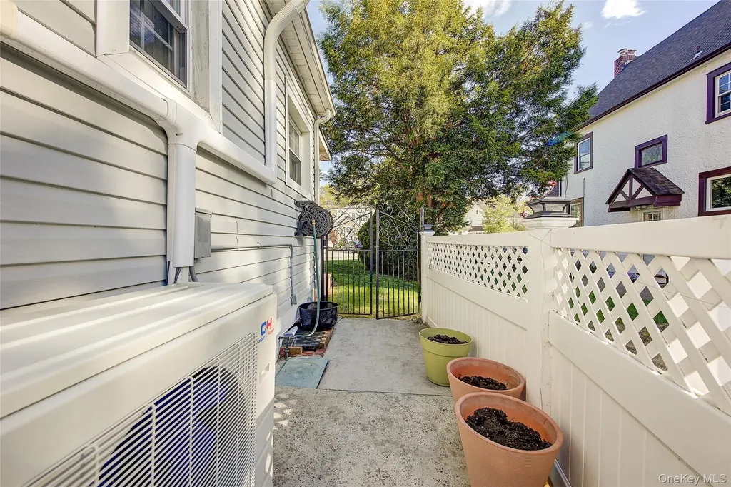 63 Buckingham Place Lynbrook NY 11563