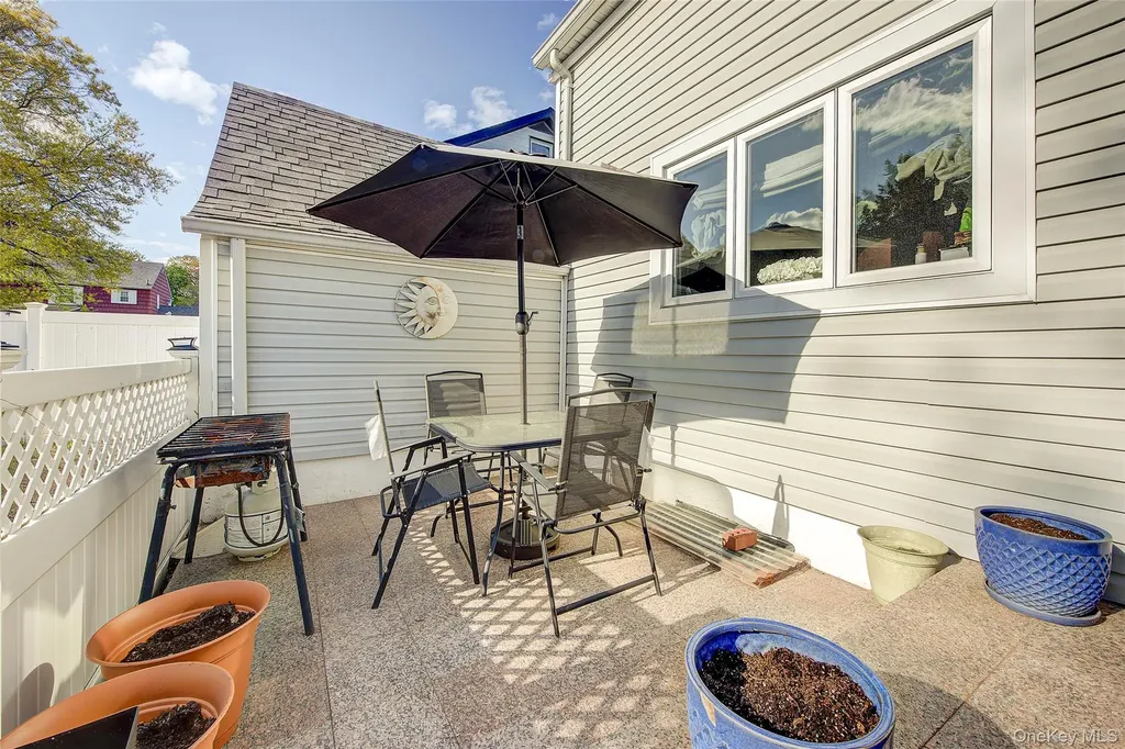 63 Buckingham Place Lynbrook NY 11563