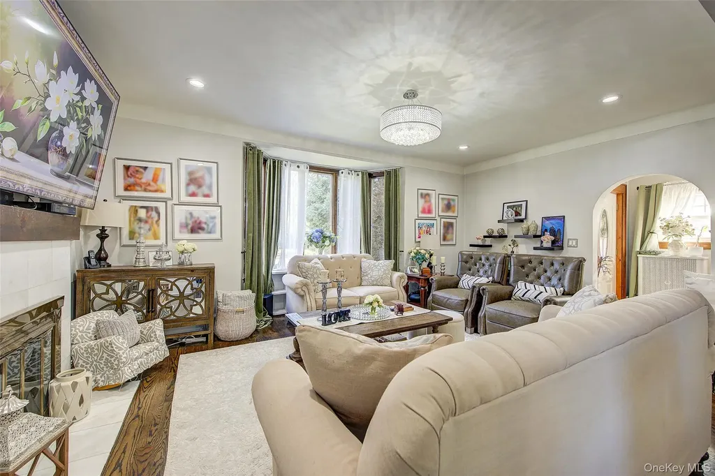 63 Buckingham Place Lynbrook NY 11563