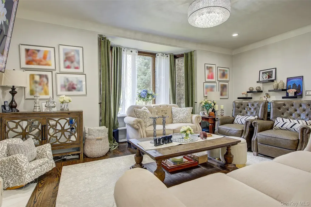 63 Buckingham Place Lynbrook NY 11563