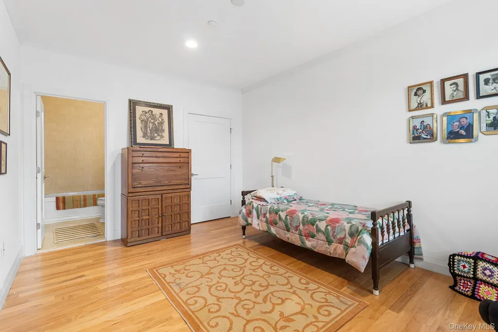 12103 Aspenwood Drive Plainview NY 11803