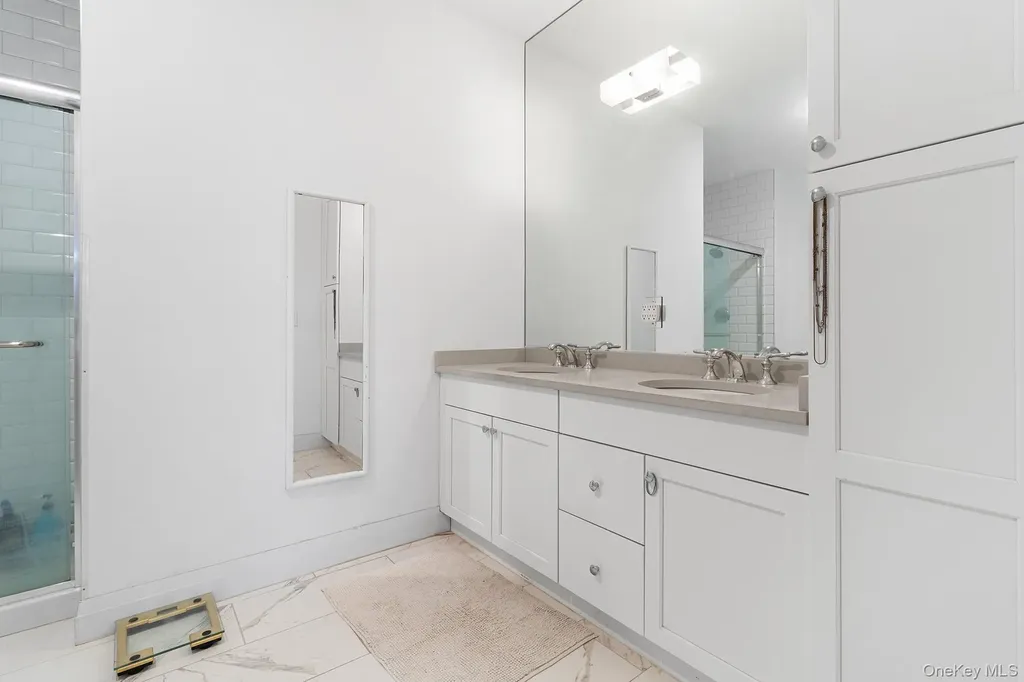 12103 Aspenwood Drive Plainview NY 11803