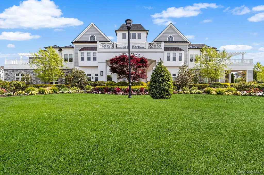 12103 Aspenwood Drive Plainview NY 11803