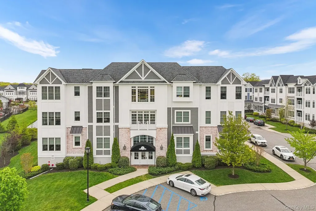 12103 Aspenwood Drive Plainview NY 11803