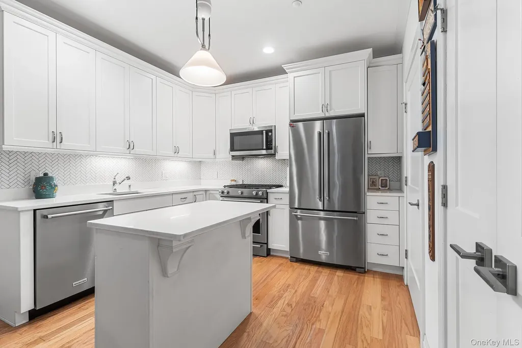 12103 Aspenwood Drive Plainview NY 11803