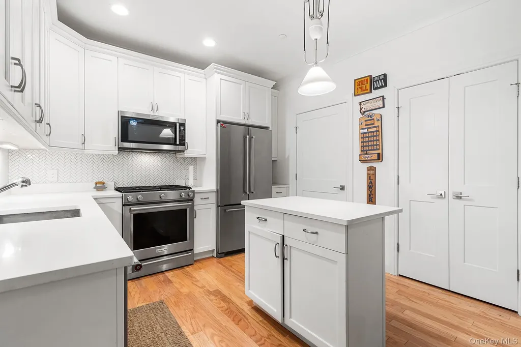 12103 Aspenwood Drive Plainview NY 11803
