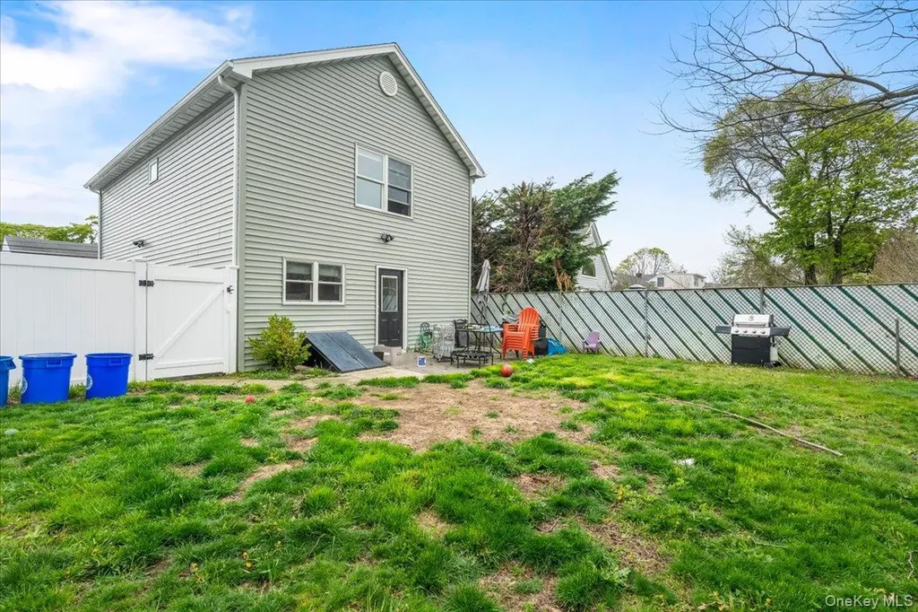 385 Grant Avenue Copiague NY 11726