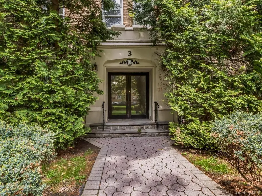 472 Gramatan Avenue Mount Vernon NY 10552