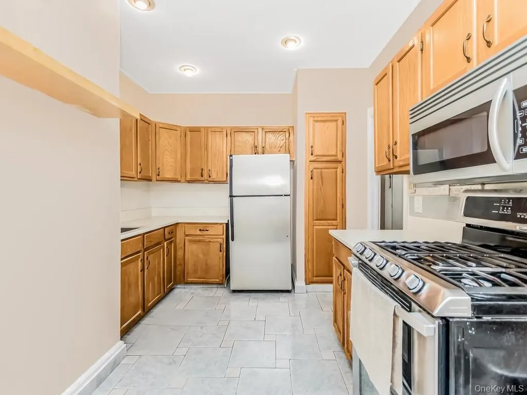 472 Gramatan Avenue Mount Vernon NY 10552