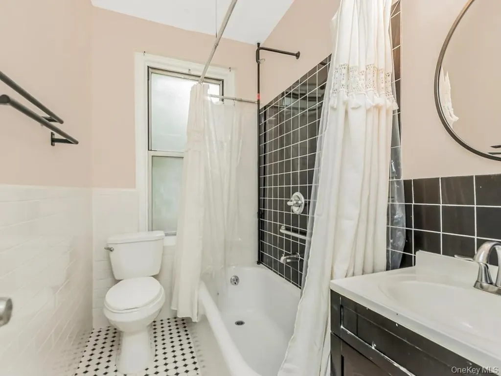 472 Gramatan Avenue Mount Vernon NY 10552