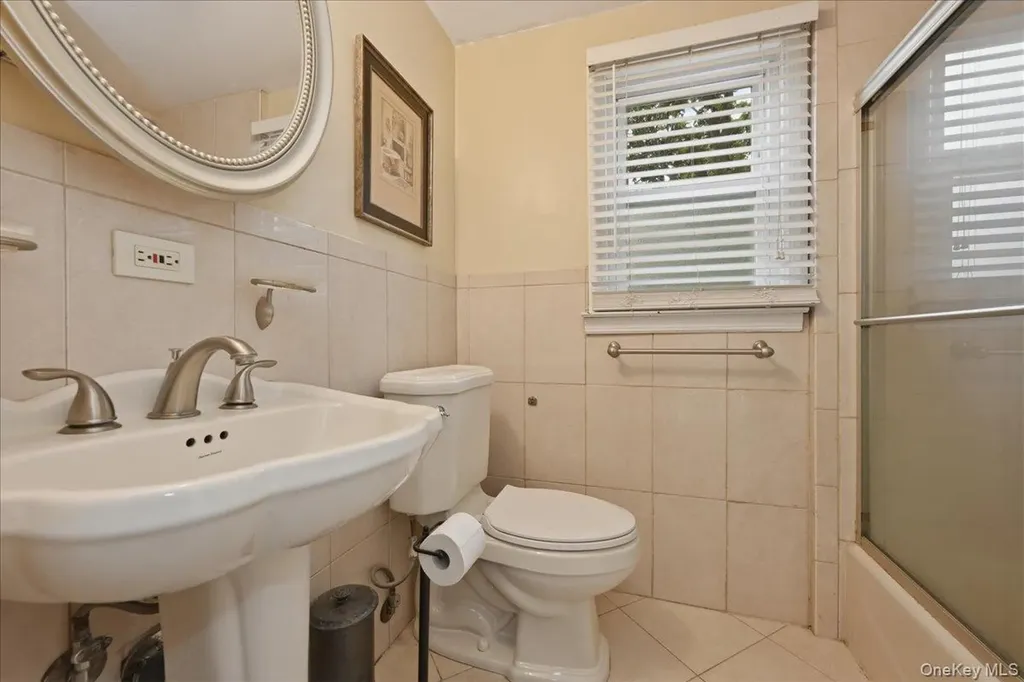336 Princeton Street Westbury NY 11590