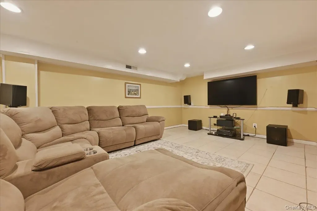 336 Princeton Street Westbury NY 11590