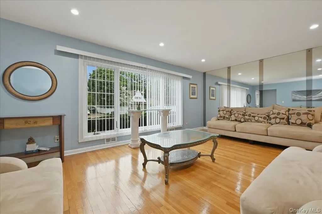 336 Princeton Street Westbury NY 11590