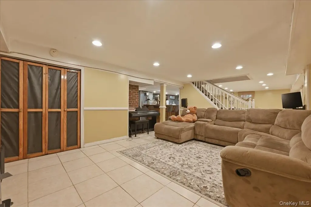 336 Princeton Street Westbury NY 11590