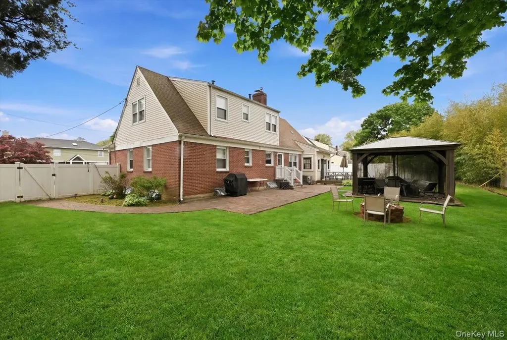 336 Princeton Street Westbury NY 11590