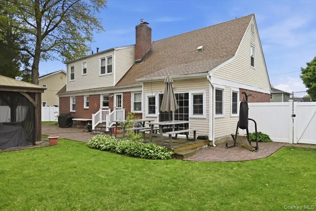 336 Princeton Street Westbury NY 11590