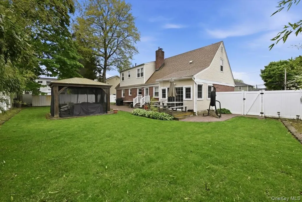 336 Princeton Street Westbury NY 11590