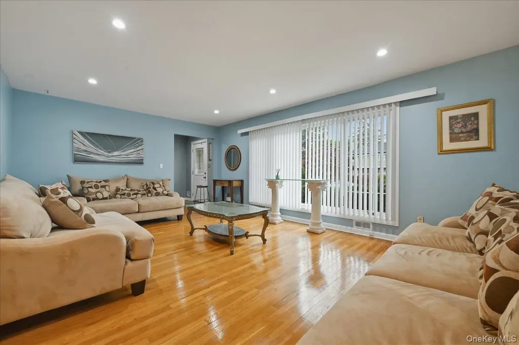 336 Princeton Street Westbury NY 11590