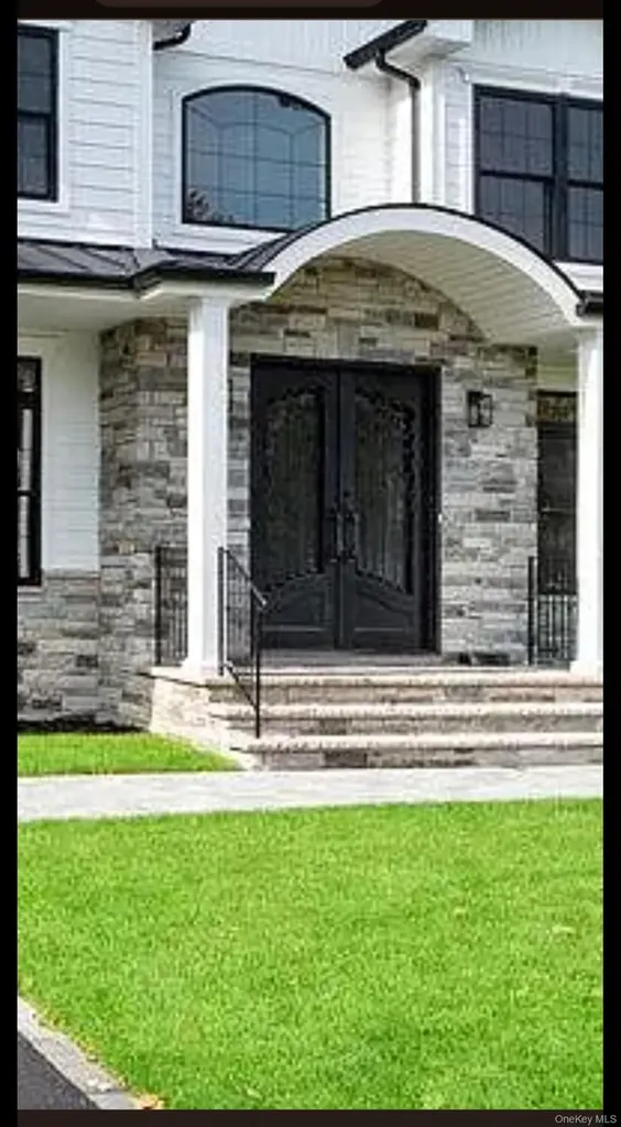 36 Sherman Drive Syosset NY 11791