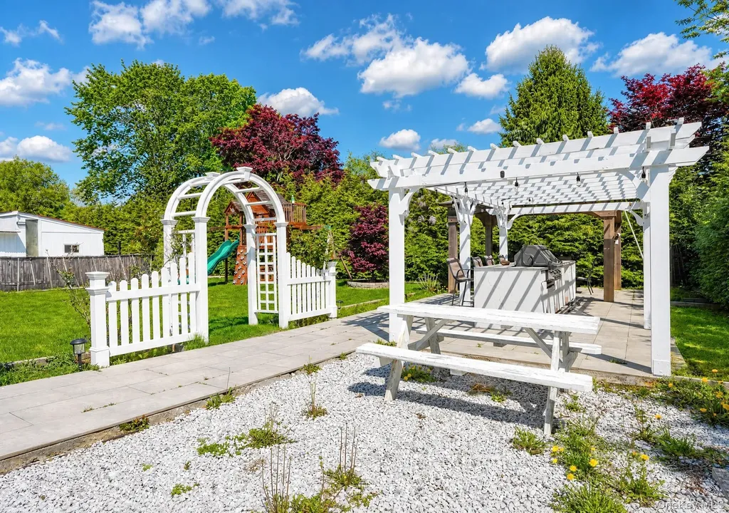 3 Katonah Place Dix Hills NY 11746