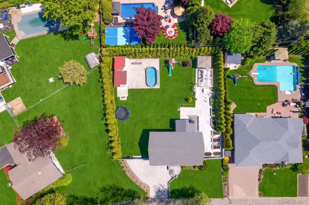 3 Katonah Place Dix Hills NY 11746