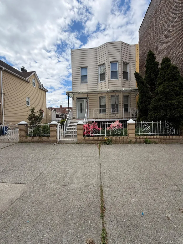 1871 Matthews Avenue Bronx NY 10462