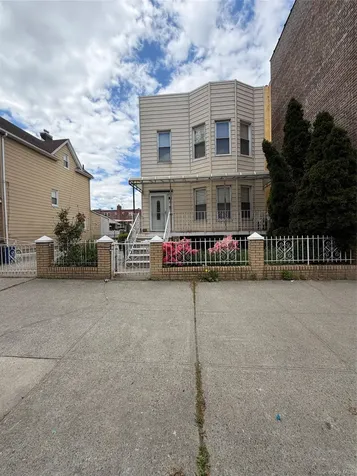 1871 Matthews Avenue Bronx NY 10462